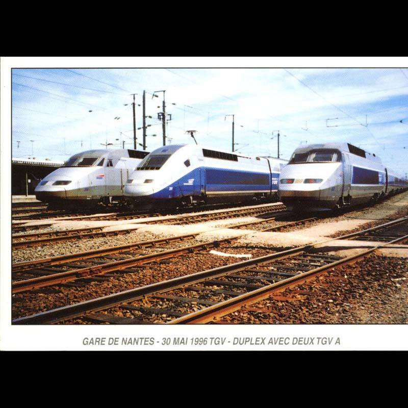 TGV Duplex (Rame 201) entre deux TGV Atlantique à la gare de Nantes le 30 mai 1996 - Carte neuve