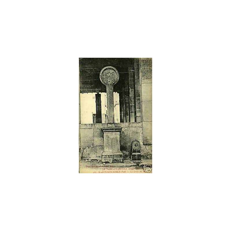 82 - St Antonin Noble Val - La croix du marche