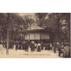 58 - Nevers - Le parc et le kiosque de la musique