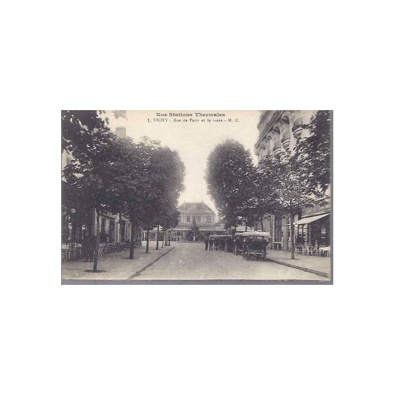 03 - Vichy - Rue de Paris et la Gare - Fiacres