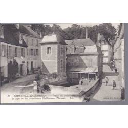 03 - Bourbon l'Archambault - Place des trois puits