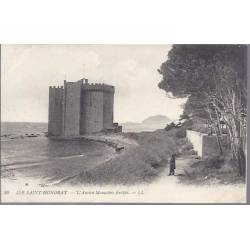 06 - Iles St Honorat - L'ancien monastère fortifié