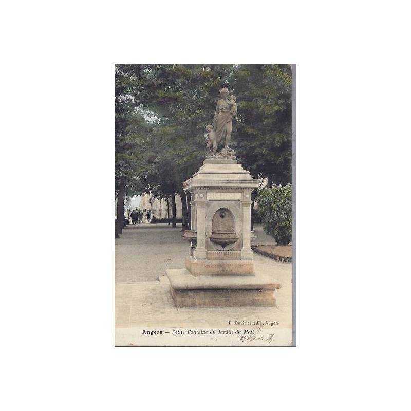 49 - Angers - Petite fontaine du jardin du Mail