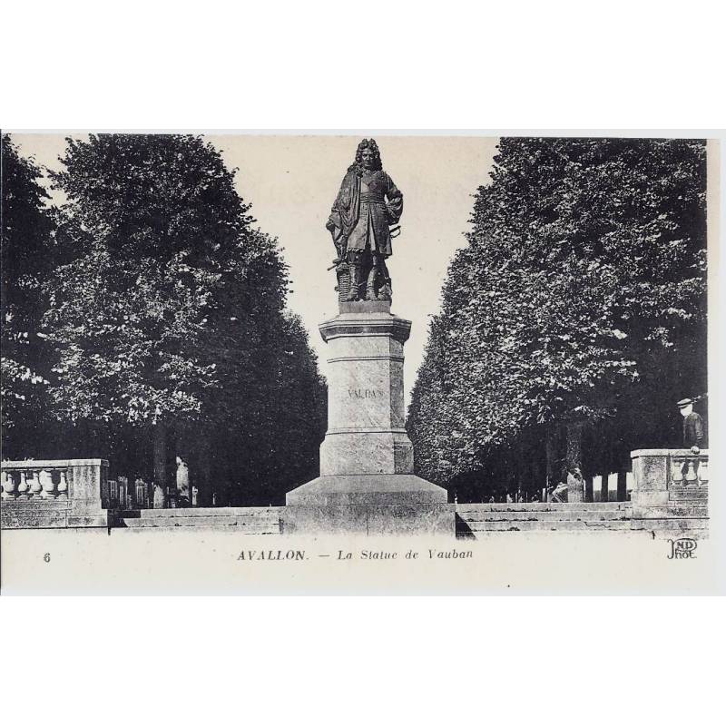 89 - Avallon - La statue de Vauban
