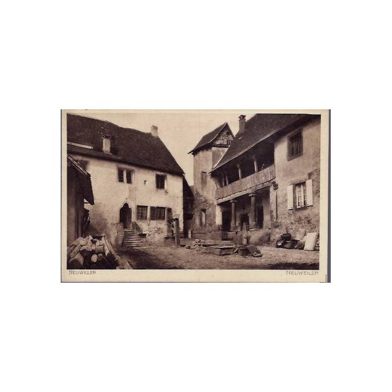 68 - Neuwiller - Neuweiler - Vue de deux maisons et un puit - Non voyagé - Dos