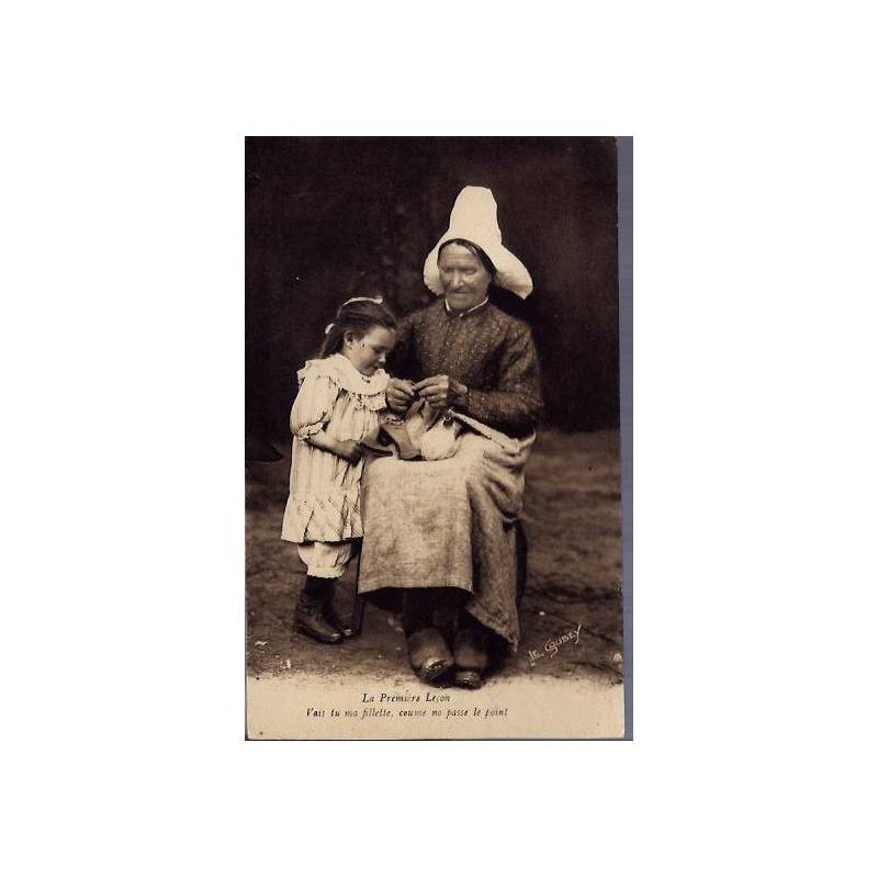 14 - La normandie pittoresque - une femme et sa petite-fille - La première leç