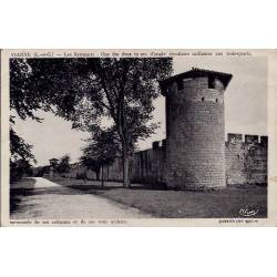47 - Vianne - Les remparts - un des deux tours d'angle circulaire saillantes a