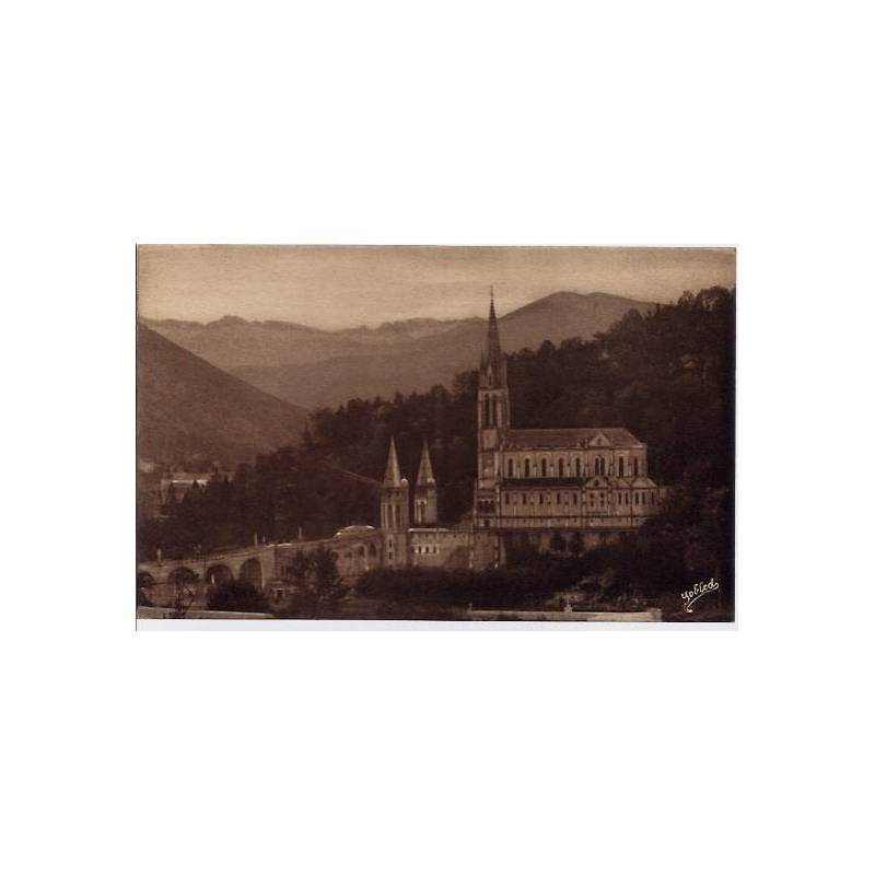 65 - Lourdes - La Basilique et la vallée d'Argelès - Voyagé - Dos divisé