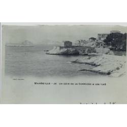 13 - Marseille - Un coin de la corniche et les îles- Voyagé - Dos non divisé...