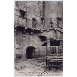 13 - Marseille - Château d'If - intérieur de la cour - l'escalier et le puit...