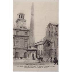 13 - Arles - L' Obélisque - En granit, érigé en 1676 - Non voyagé - Dos divi...
