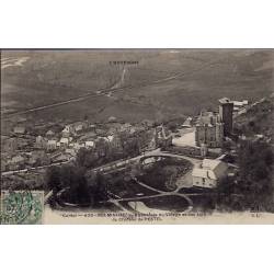 15 - Polminhac - Vue générale du village et des jardins du château de Pestel...