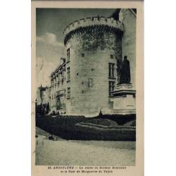 16 - Angoulême - La statue du docteur Bouillaud et la tour de marguerite de ...