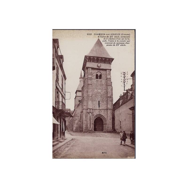 23 - Chambon-sur-Voueize - l 'église du XIIeme siècle, surmontée de 2 cloch...