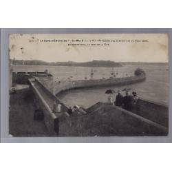35 - Saint-Malo - Panorama des remparts et du Mole abris, en perspective, l...