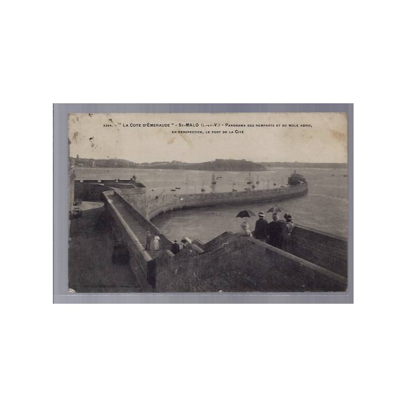 35 - Saint-Malo - Panorama des remparts et du Mole abris, en perspective, l...