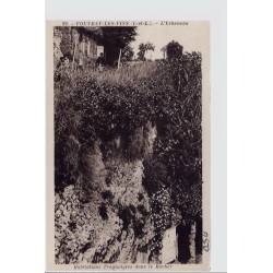 37 - Vouvray-les-Pins - L' Echeneau - Habitations troglodytes dans le roche...