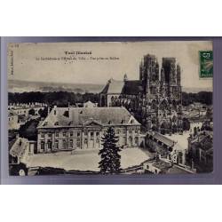 54 - Toul - La Cathédrale et l' Hôtel de Ville - vue prise en Ballon - Voyagé