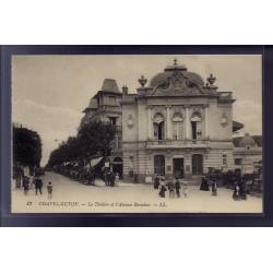 63 - Chatel-Guyon - Le théâtre et l' Avenue Baraduc - Non voyagé - Dos divisé