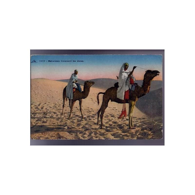 Algérie - Méharistes traversant les dunes - Couleur
