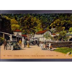 Algérie - Blida - Gorges de la Chiffa - Hotel du ruisseau des singes - Voitures - Beau plan animé en couleur - 1930