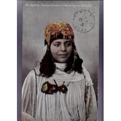 Algérie - Femme arabe coiffée de bijoux kabyles - couleur - beau plan