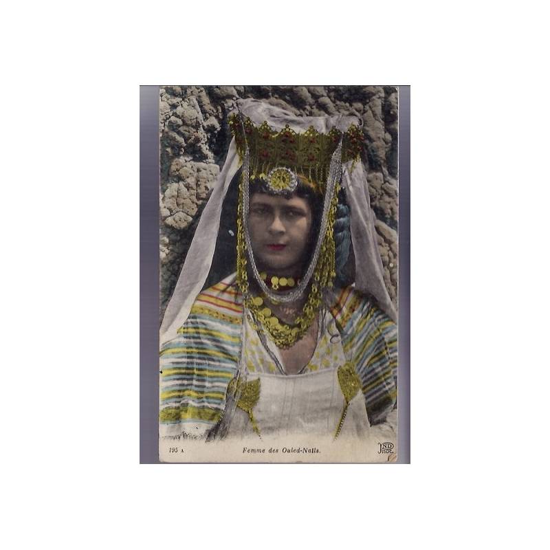 Algérie - Femme des Ouled Naïls - Beau plan en couleur