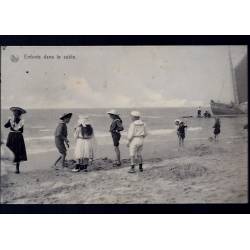 Belgique - A la mer - Enfants dans le sable
